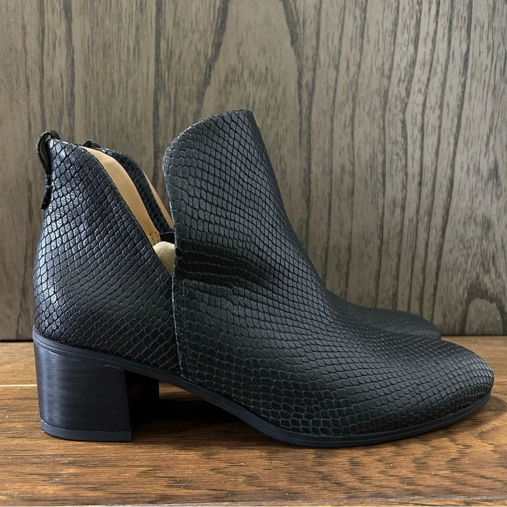 Franco Sarto Roar Snake Print Embossed Notched Booties Size 6.5